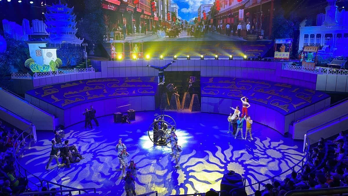 元旦#大型原创杂技剧《英雄之城》明年元旦再度上演