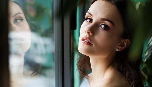 高估|“父母过世后,亲弟把我拉黑了”,别太高估那些,用钱买来的亲情