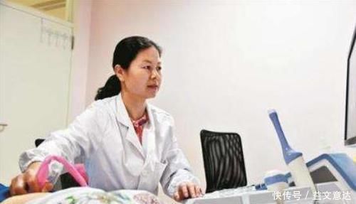 26岁产妇生下4胞胎,婆家人开心抱孙子,娘家亲妈却痛苦倒地