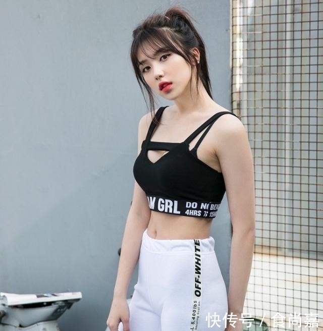 修身打底裤：时尚女神，身材很苗条，特别养眼！