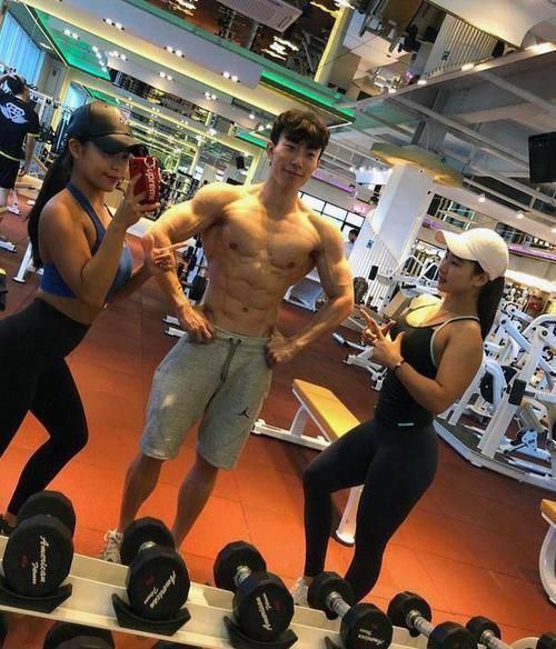 阮莉亚|女子原本身材娇小,迷恋上健身后,蜕变成力量型的“肌肉女神”!