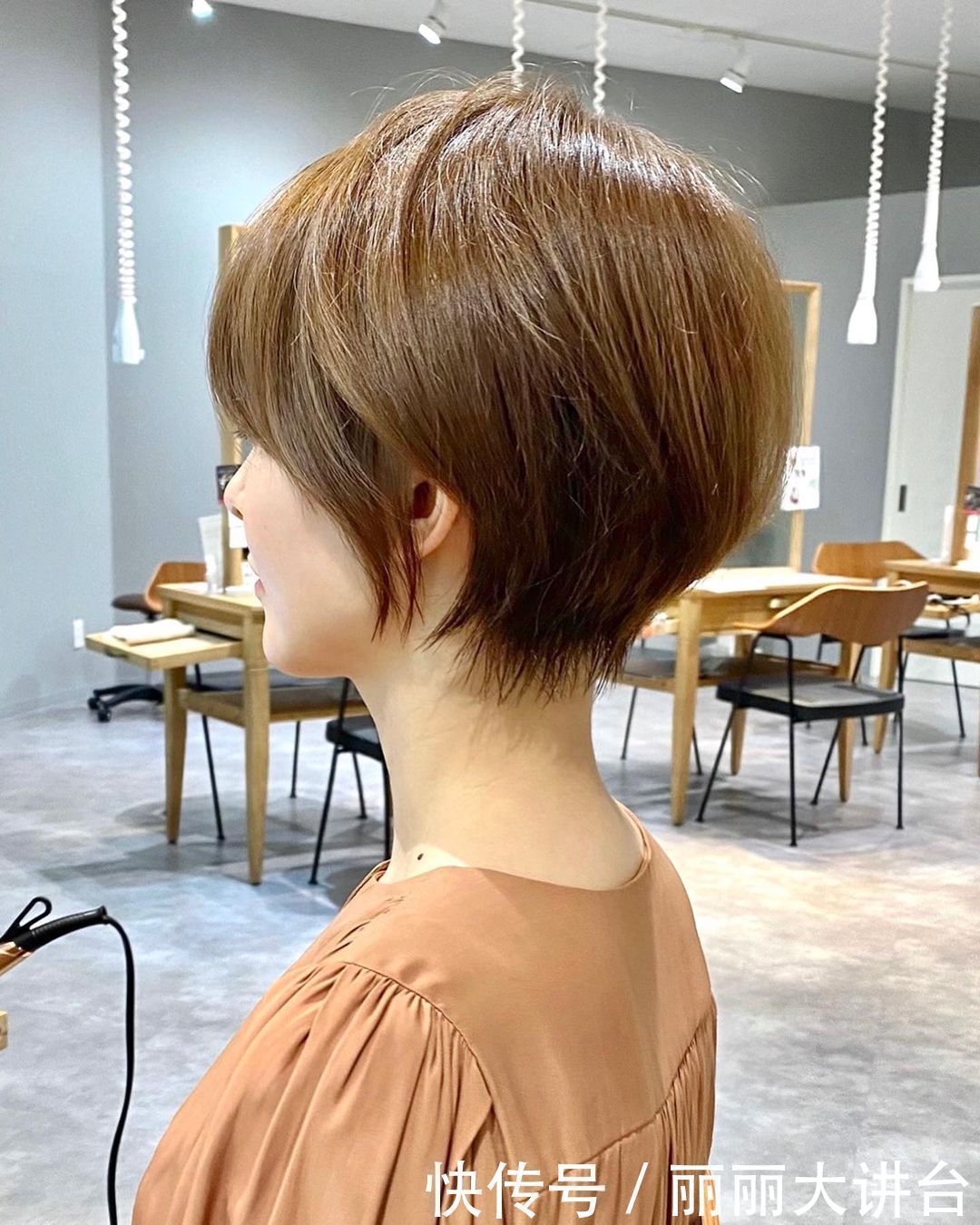 秋冬 秋冬发型别乱剪,新时尚发型19款送给大家,洋气时尚好打理