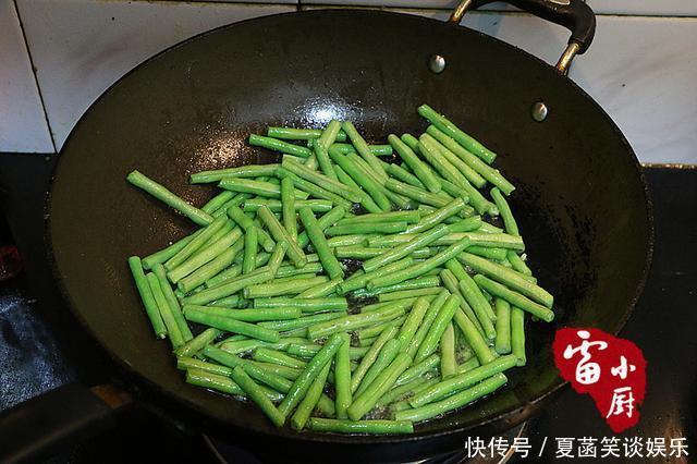 好吃|豇豆还是这样做最好吃,又香又下饭,大家都抢着吃!