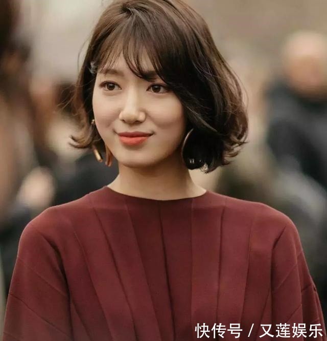 浓茶色 这4款发型,今春很流行,不仅好看还减龄又显脸小