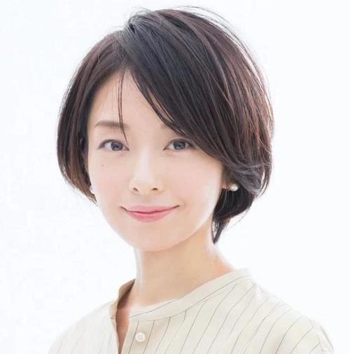 五六十岁的女人，剪短发要怎么烫？选择这两种烫发方式，不显老