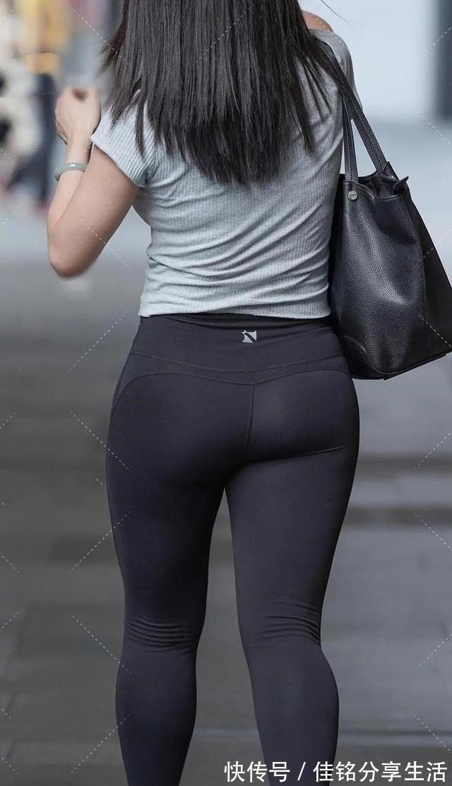 穿搭 腿型修长的打底裤美女,增加造型层次感,都很方便!