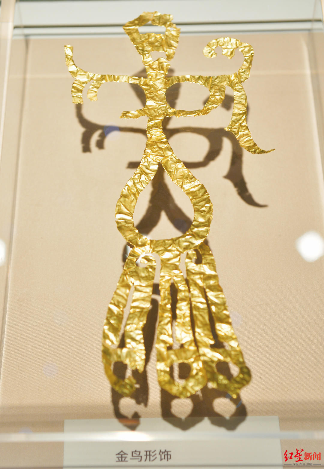 绿松石$重磅珍宝抢先看！吴王夫差剑、?青铜鸠杖、三星堆“奥特曼”来成都了