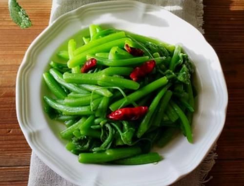 女性不想早衰，不妨多吃3种食物，减少宫毒，子宫更健康