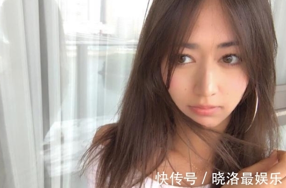 卡戴珊|日本美女记者闯NBA，身材傲人不输卡戴珊，和奥尼尔合影小鸟依人