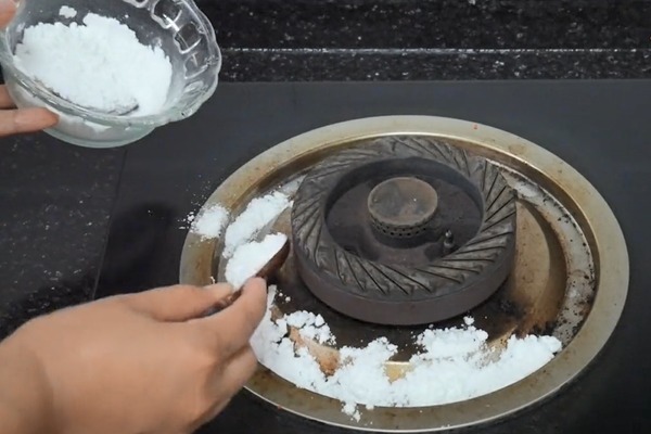 不用一滴水，不管多脏多油的灶台，3分钟干净如新，省时又省力！