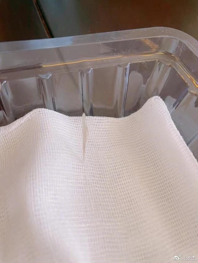 鱼骨|张杰吃鱼鱼骨卡在食道里，网友：你吃的什么鱼，谢娜在和你抢吗？