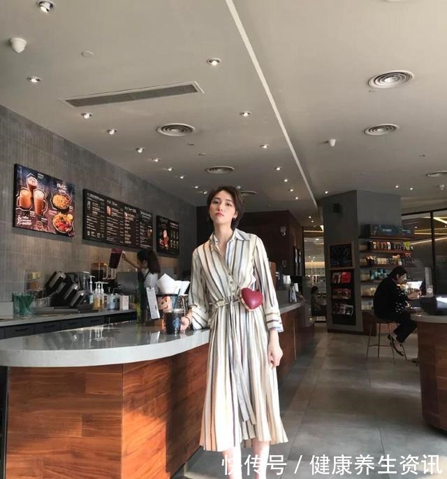 基础款 百褶裙已经失宠了,今年流行这款衬衫裙,高级优雅还很有气质!