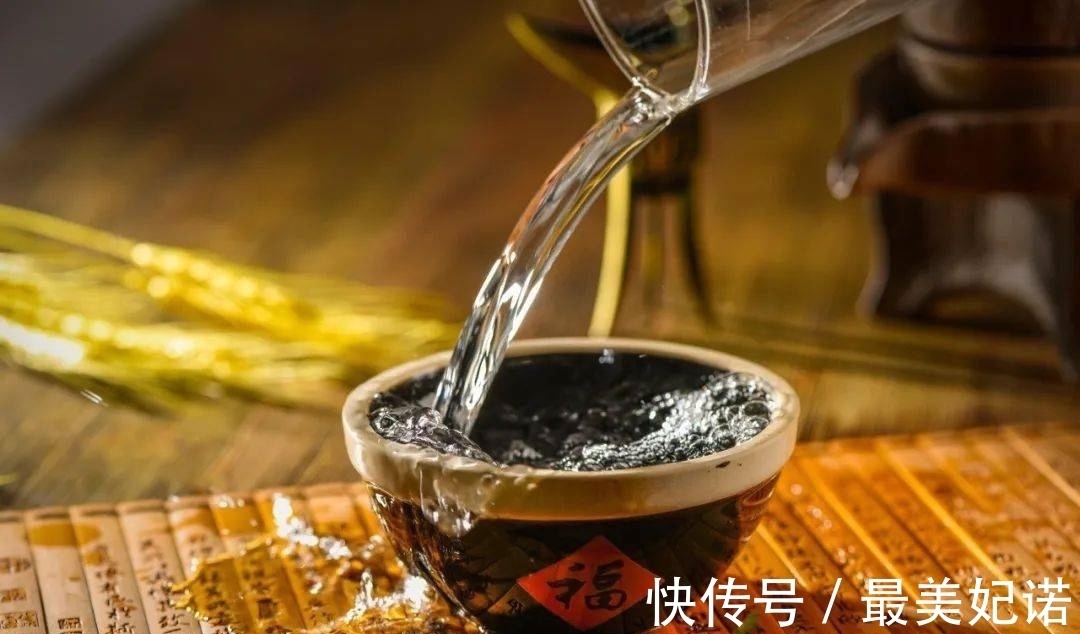 琥珀光#原创七言绝句《酒》,全诗没有一句带“酒”字,但每句都有酒意