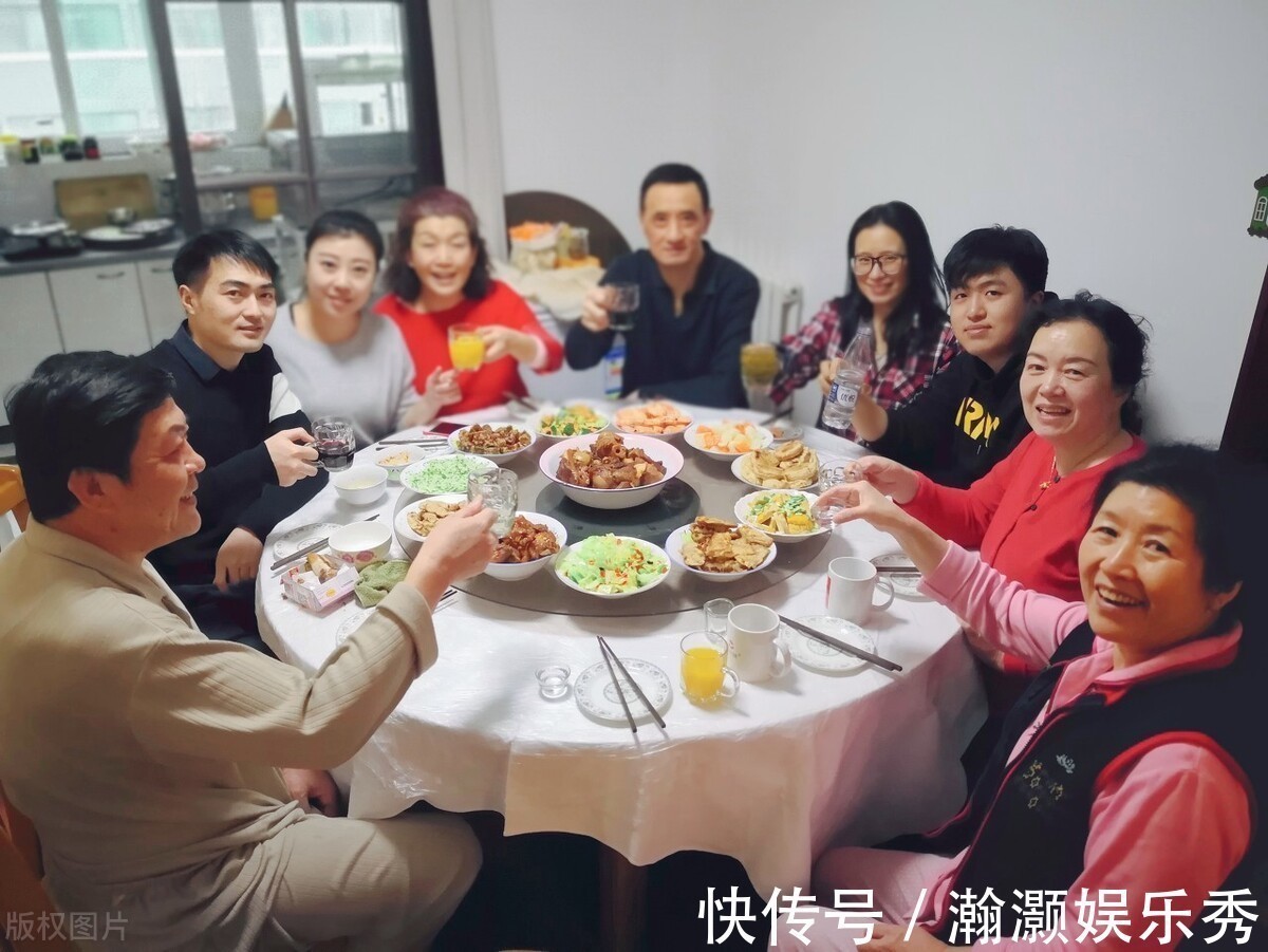 大城市|“你哥没钱”哥嫂充门面请吃饭,母亲让女儿付钱,买单后母亲慌了