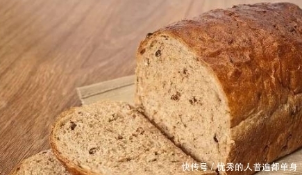 买面包时,这5种最好别买,又贵又没营养,不买的都是聪明人