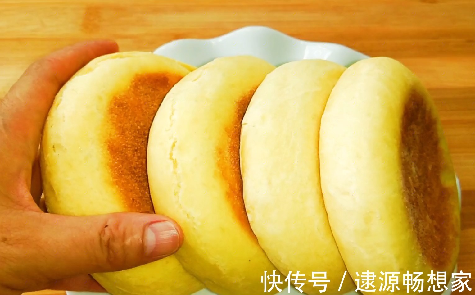 一碗面|2个鸡蛋,一碗面,简单一做,暄软香甜,营养丰富,比面包还好吃