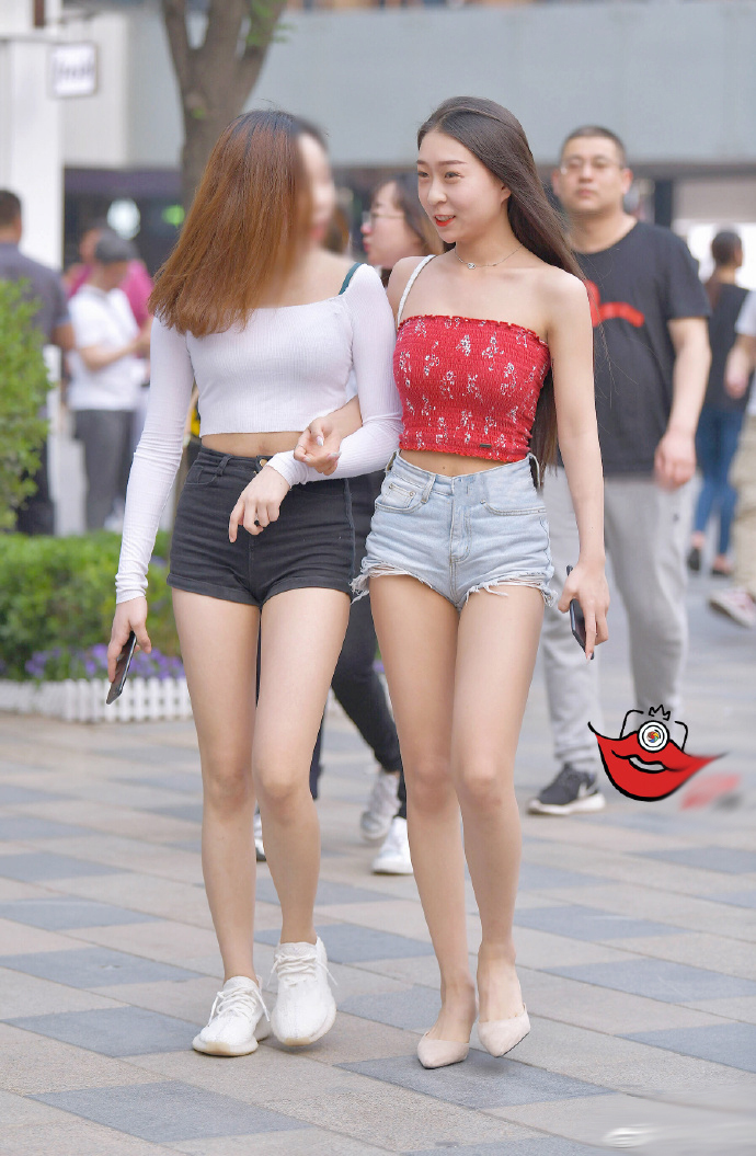 热裤|街拍日常约会出街,很适合穿热裤!