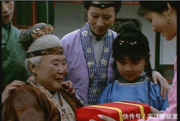 沁芳溪|为什么红楼梦里贾府都被抄家了, 李纨却反而能够带珠冠披凤袄