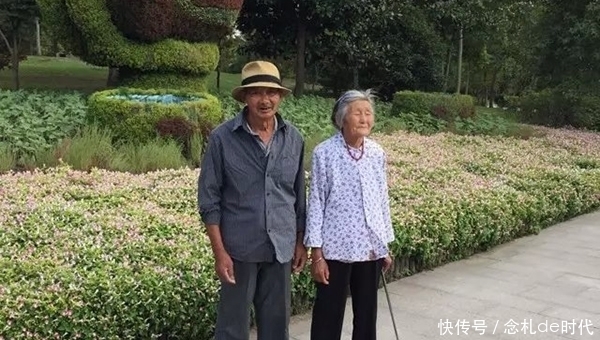 吃得太饱容易患老年痴呆?3个易伤大脑的行为,能改一个是一个