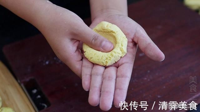 做法|玉米面超好吃的做法,是老一辈都会的手艺,松软清甜,从里香到外