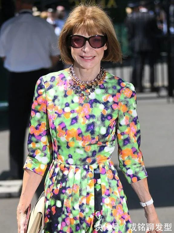 长裙|“时尚女魔头”安娜·温图尔,衣着光鲜身材曼妙,72岁风采依旧