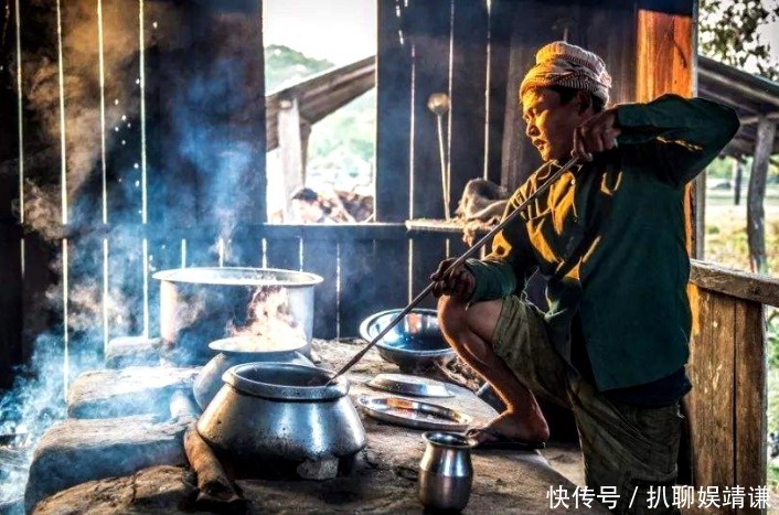 丑陋|俗话说“鳏夫房顶炊烟少”,其实后面还有半句,道尽了人性的丑陋