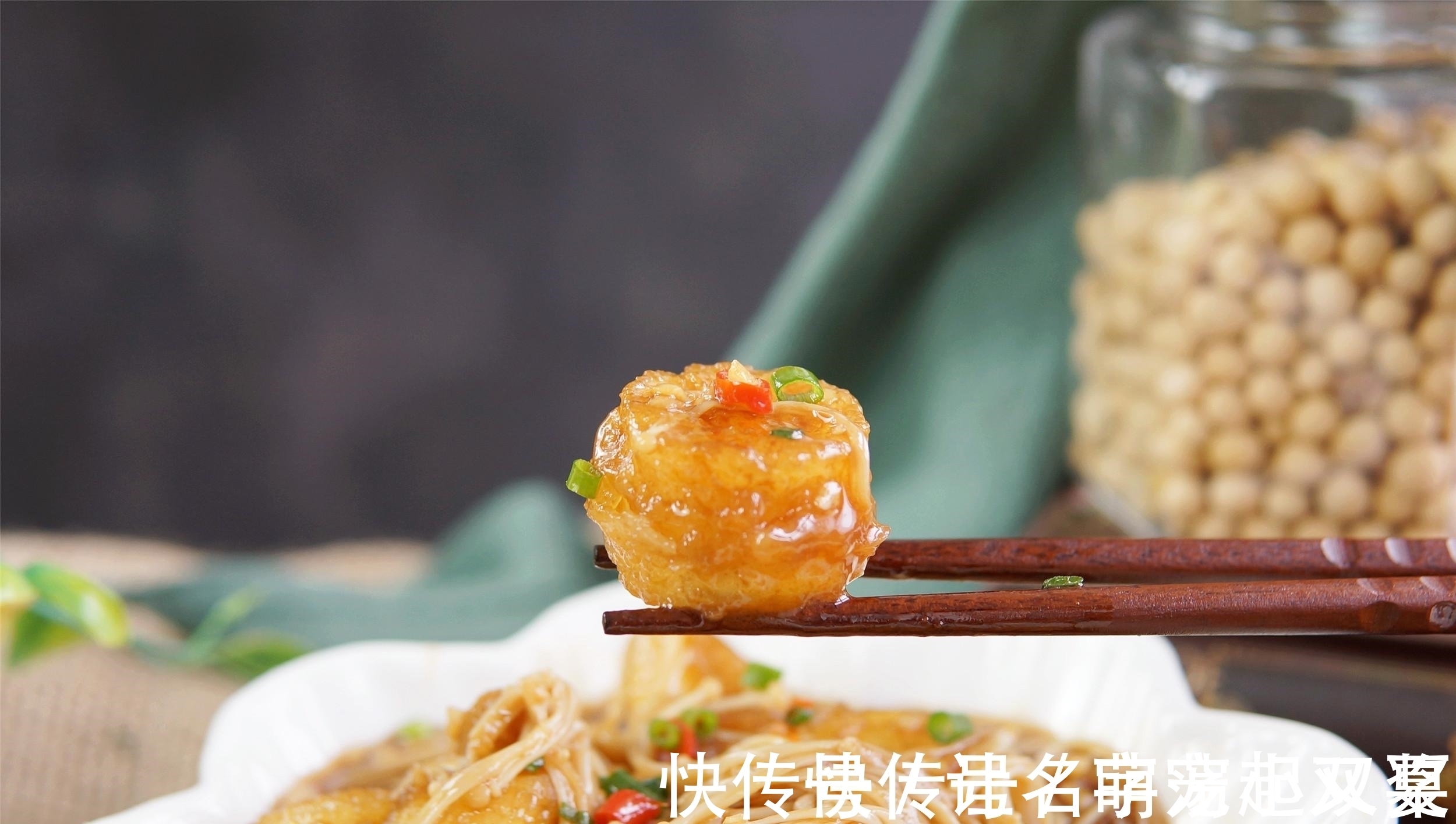 它和金针菇是“黄金搭档”，天冷焖一锅，5元成本，吃到汤汁不剩