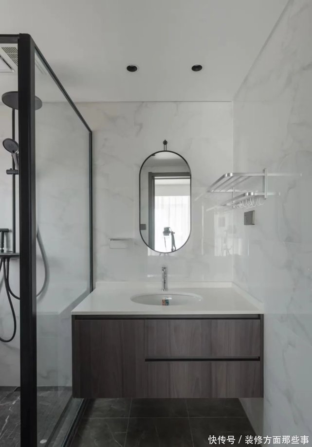 深木色|收纳美观两不误!114㎡四口之家,她家木柜暗藏这些玄机!