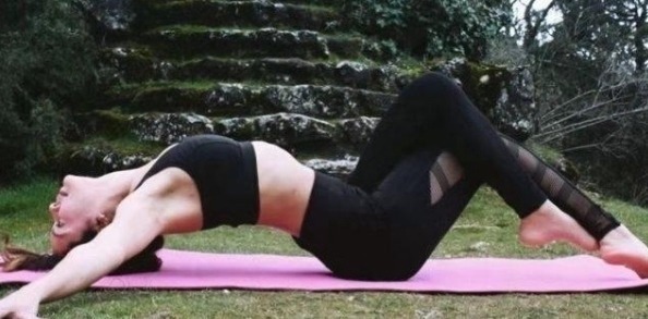 运动|毫无基础的人如何练瑜伽力量增肌与体能训练同步,协调是关键