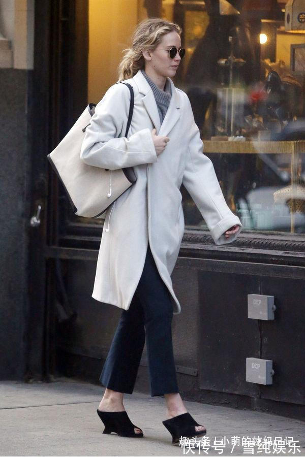 矮胖墩 155cm左右的女人,少穿这3种''大衣'',尤其是第2种,像个矮胖墩