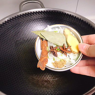 排骨鸡手压土豆