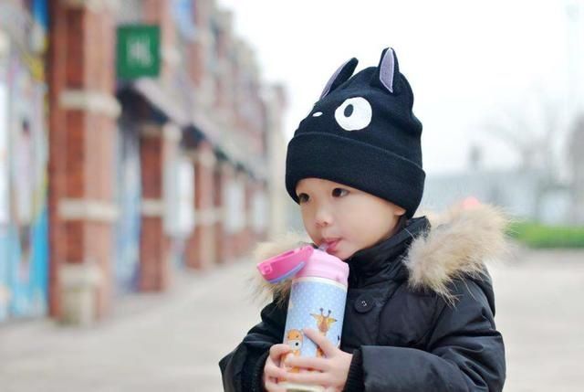 小猪佩奇|宝宝喝水有讲究：喝不好影响发育，正确的“喝水方式”宝妈要掌握