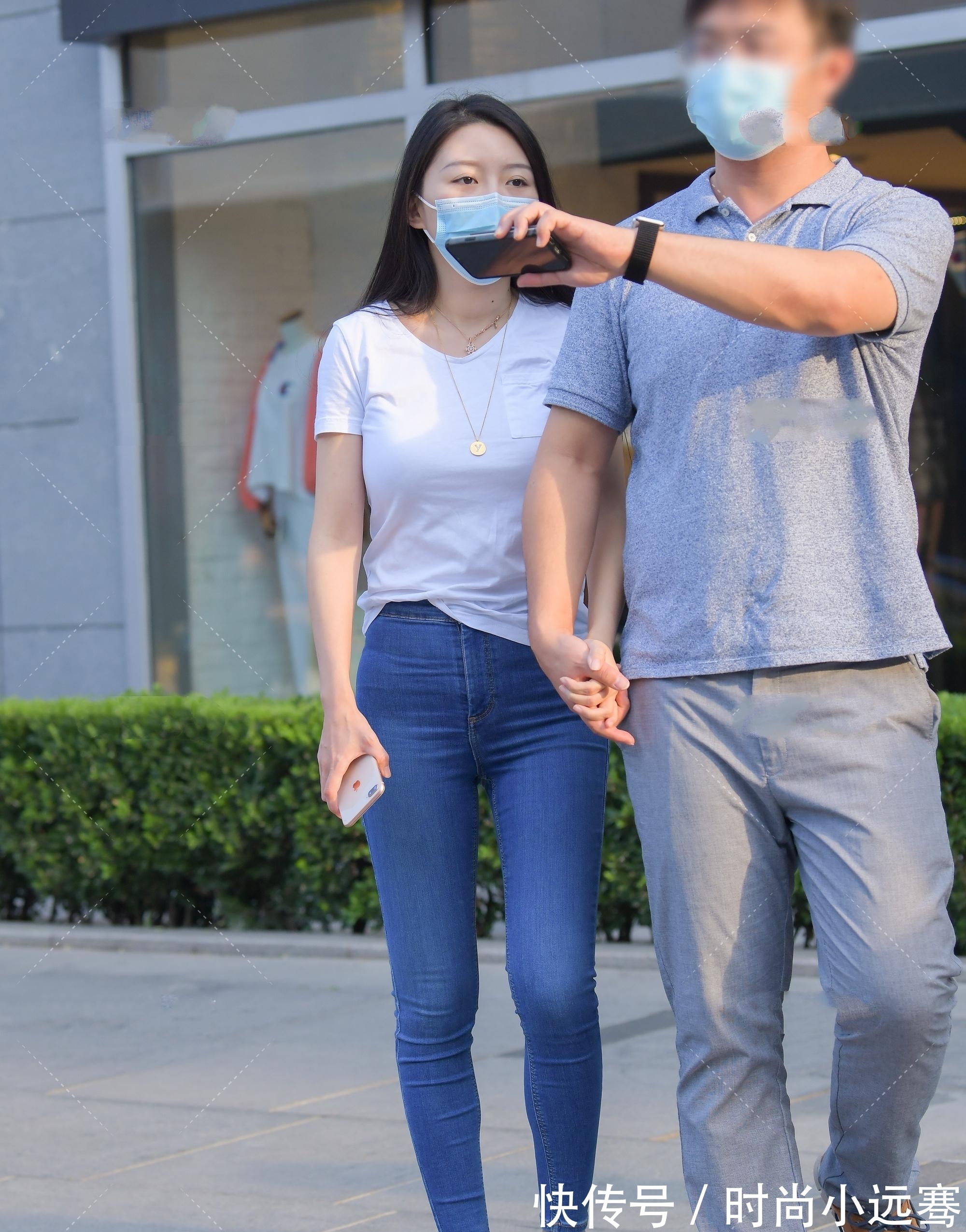 染色|奶白色短袖搭配海蓝长裤，简约大方时尚耐看，这是永不褪色的时尚