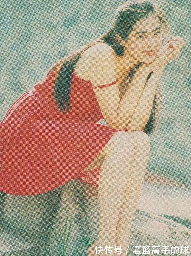 红色|完形填空从90年代火到21世纪的是____的长裙和____的头发!