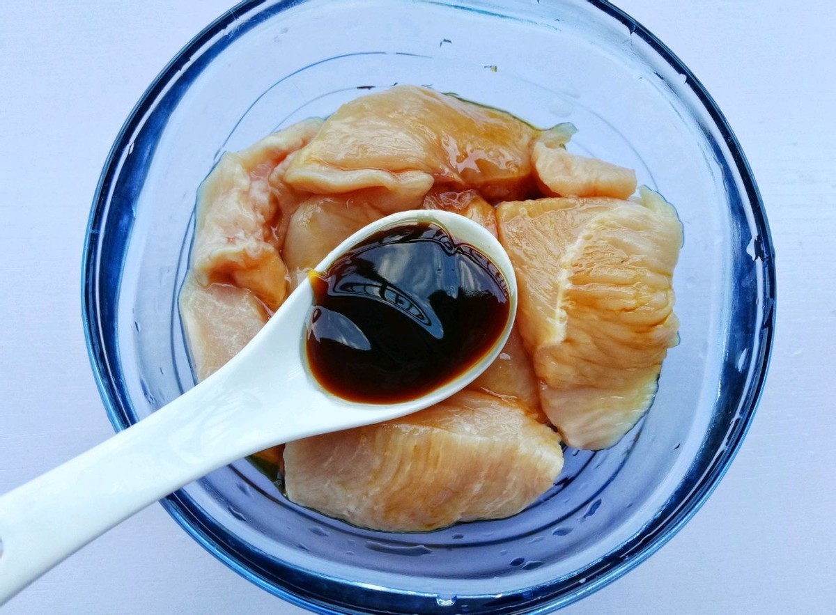 自制蜜汁香煎鸡胸肉,低脂又美味,学会了再也不用叫外卖了