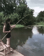 |搞笑GIF：妹子 惊不惊喜 意不意外 下次坐的时候千万要小心