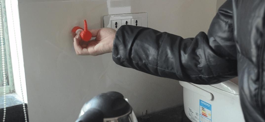 洗洁精上按压喷头别扔了, 这样改造放家里太实用了, 家家户户都需要