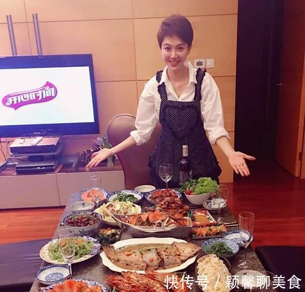 客厅|带你参观姜妍的豪宅,家常便饭也这么丰盛,满桌都是海鲜大餐