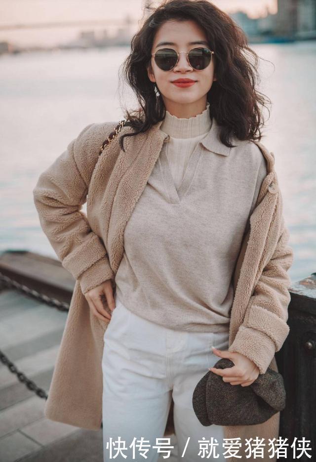 三木|三木的初冬新装真美,毛呢大衣配“牛奶裤”,色调搭配看着真舒服