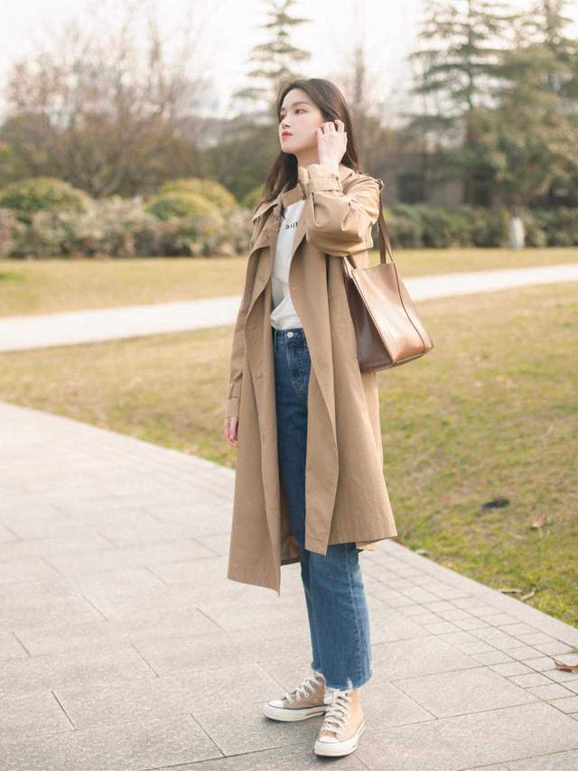 西裤|秋季胖女孩怎么穿?卡其色风衣搭配牛仔裤高级优雅,显高还显瘦
