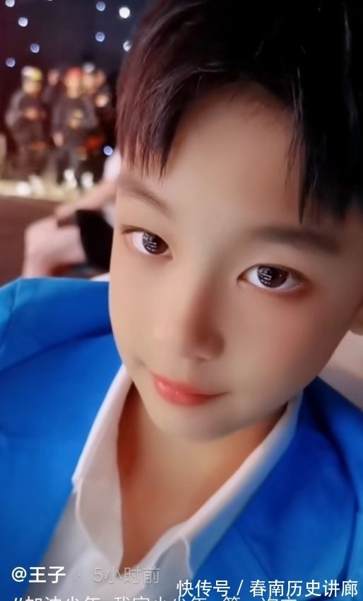 主持人|曹颖晒儿子当主持人的照片,长得眉清目秀,工作十几个小时强度高