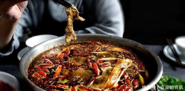 喜欢吃|吃火锅时,要避开这4个坏习惯,不然服务员一看便知,不常吃火锅