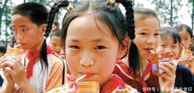 营养成分|“天天喝牛奶”的孩子和“从不喝牛奶”的孩子,3大差距很明显!