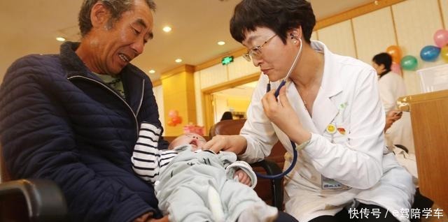 “新型把尿”危害大,正在侵害宝宝排便系统,很多妈妈还暗自窃喜!