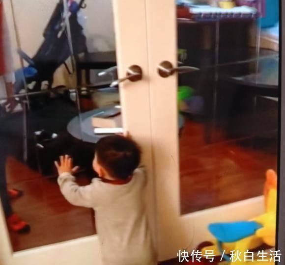 姐姐|二胎相差15岁,姐姐这样把弟弟赶出来,看完忍不住笑喷了