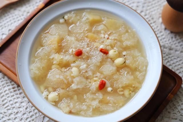 丑耳|防秋燥，这道汤水要多喝，清热下火，丝滑好喝，熬一锅全家都爱喝