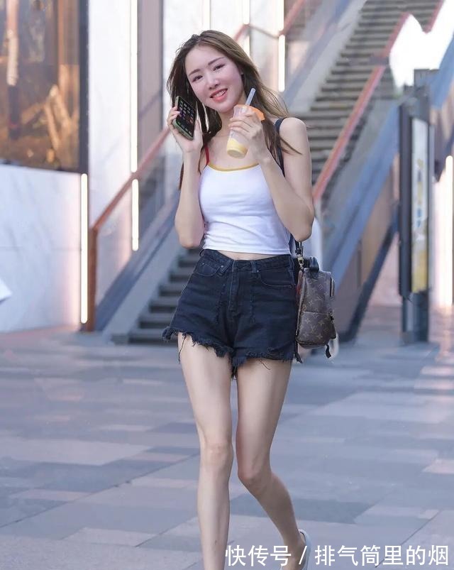 大长腿|柳腰细腿的打底裤美女,充满了休闲的气息,更显气质