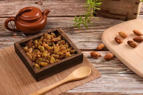 冰糖|葡萄干别干吃!这样泡一下,秒变强心剂、止咳药!