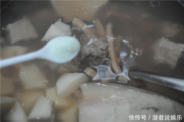 人称它“女人菜”，缺点就是有点贵！炖墨鱼！女人别舍不得