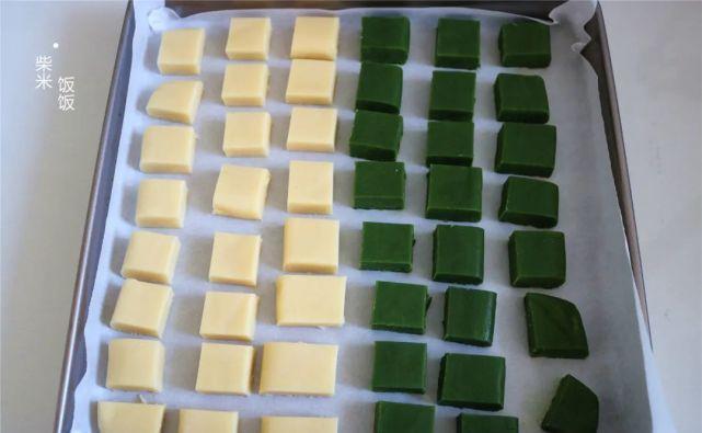 咬一口,酥掉渣,这款炼乳小方太好吃了,做法比面包蛋糕都简单